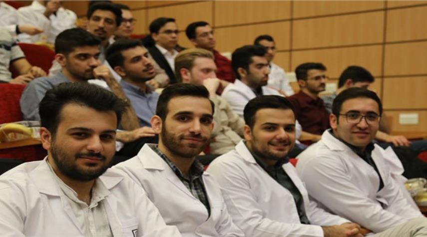مسؤول: 250 ألف طالب يدرسون في الجامعات الطبية الإيرانية!